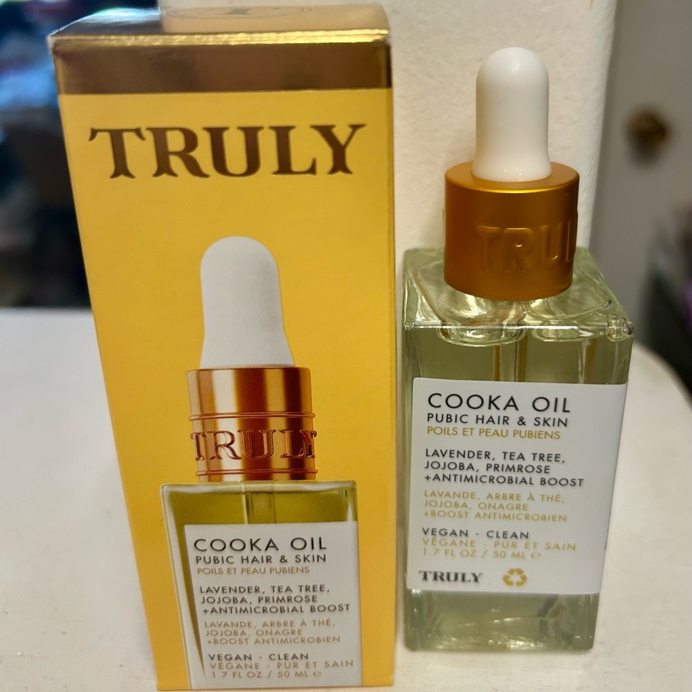 NWT Truly Beauty Cooka Oil
Pubic Hair & Skin Serum